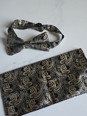 Black & Gold Silk Bow Tie with Paisley Design And Pocket Square